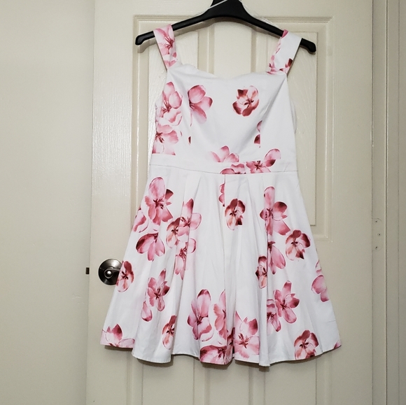 Cals Dresses & Skirts - CALS white pink floral dress UNUSED off shoulder